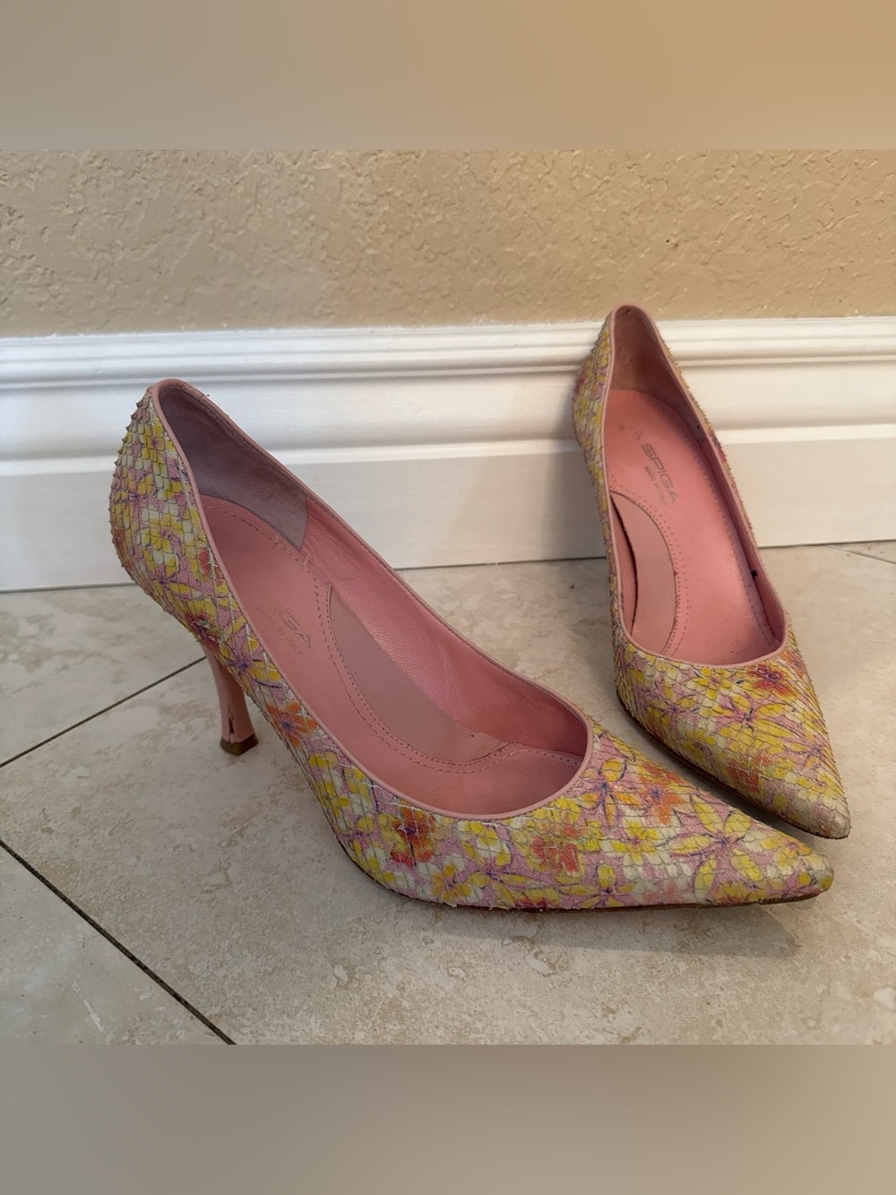 vintage via spiga yellow and pink floral pointed toe heel pumps